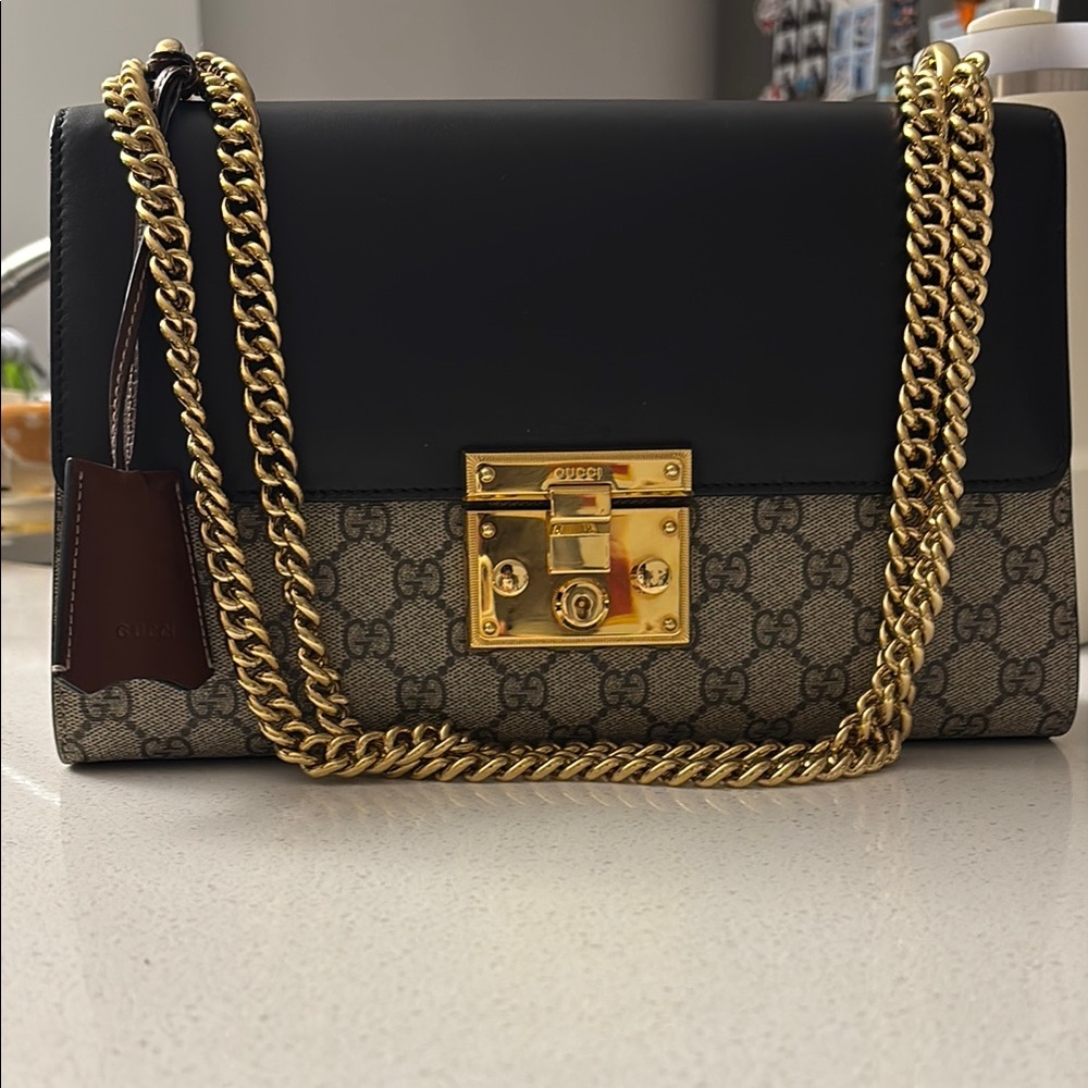 Gucci GG Supreme Padlock shoulder/crossbody bag (wore less than 10 times)